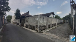 Dijual Bangunan Rumah full kayu jati dan lantai marmer, Karangploso, Maguwoharjo, Kec. Depok, Kabupa